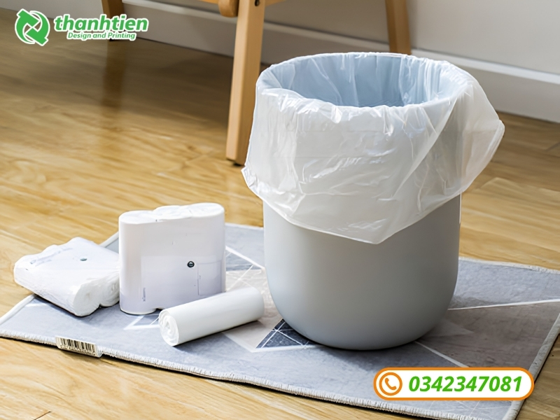 Bì đựng rác trắng trong gia đình