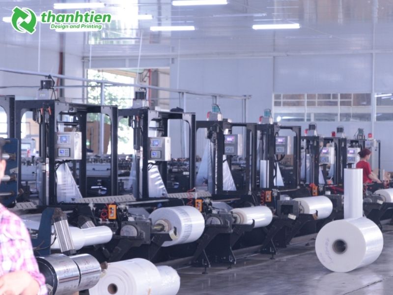 Xưởng sản xuất túi zipper bạc tại Thành Tiến